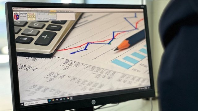 Taksat vendore, si ti gjeni tashmë në kohë reale në