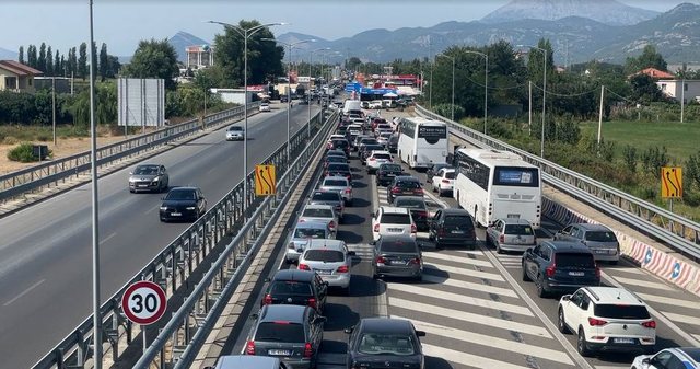 Trafiku që po bllokon veriun ngna dëmtimi i urës në lumin