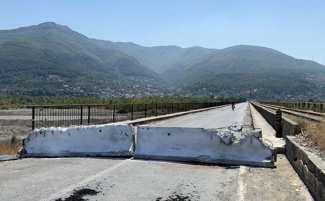 Trafiku që po bllokon veriun ngna dëmtimi i urës në lumin