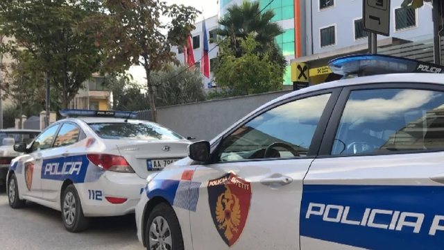 Policia jep detaje për plagosjen me thikë në Korçë,