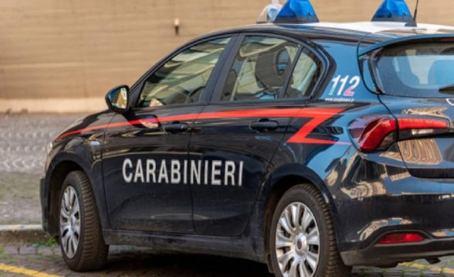 Itali, policia e shpëton nga mbytja në pishinën e hotelit,