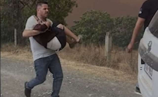 "Bëra detyrën", flet polici hero që që rrezikoi