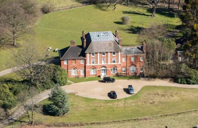 Pse u larguan familjet fqinje? Zhvendosja e Princit William dhe Kate në