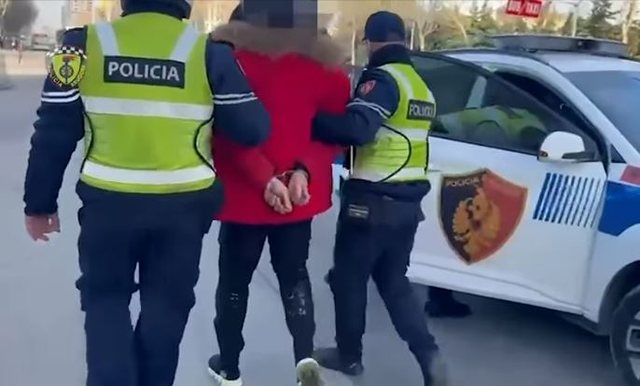 Policia zbarkon në zonën e Shkozetit, arrestohen dy persona që po