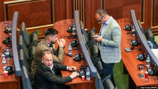 Lista Serbe ankohet në Kushtetuese , shkak votimi për