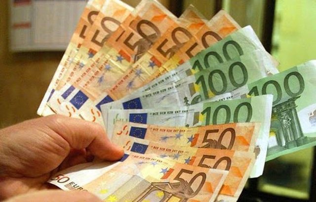 Këmbimi valutor 8 shtator/ Me sa blihen e shiten dollari dhe euro,