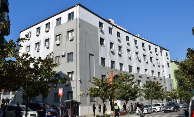 Sekuestrohen 33 apartamente, 9 dyqane e garazhe e 15 makina në Durrës,