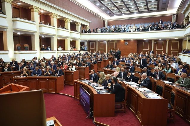 Zbardhen projektvendimet që do të votohen, Kuvendi me dy seanca brenda