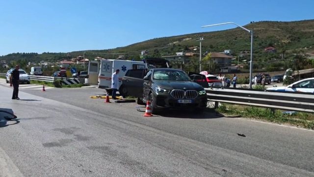 Aksident në autostradën Fier-Lushnjë, përplasen dy