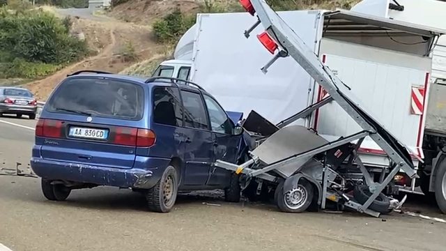 Aksident zinxhir pranë kufirit Kosovë-Shqipëri, përplasen