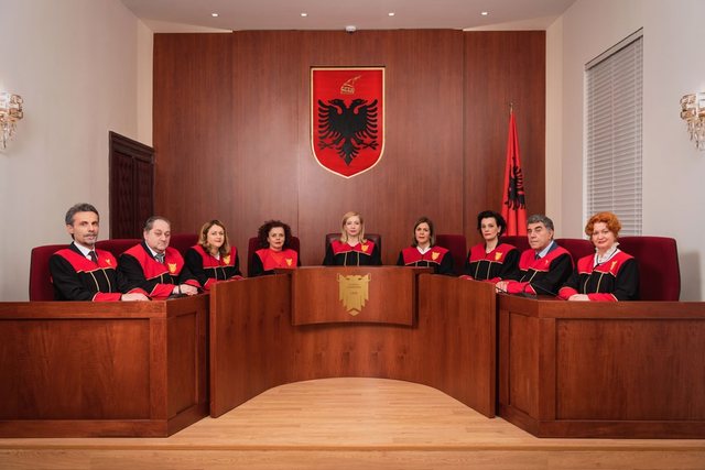 Ish-zyrtarët e vettingut "i sulen" gjykatës Kushtetuese, KED