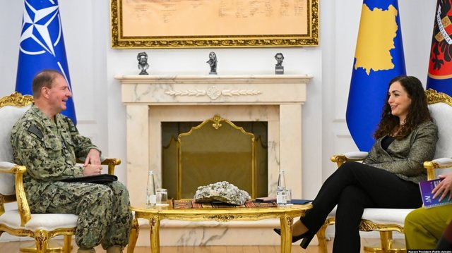 Osmani flet me admiralin e NATO-s në Prishtinë për