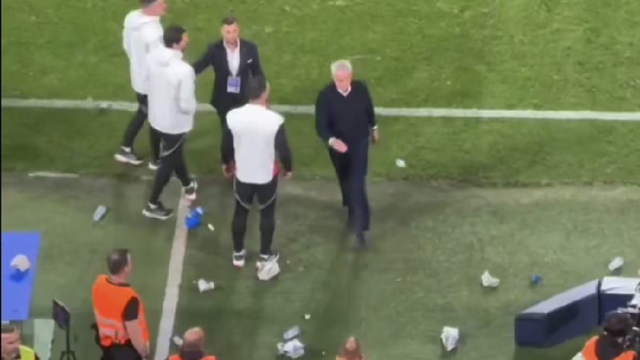 “Mourinho, një tradhtar”! Tifozët e Portos i hedhin