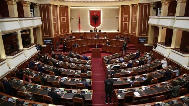 Pas dorëheqjes së Tom Doshit dhe Sabina Jorgos, betohen dy