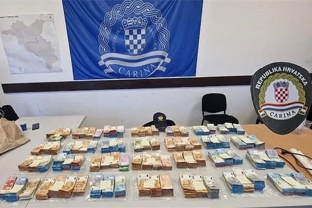 Shqiptari kapet me mbi 700 mijë euro të padeklaruara në kufi