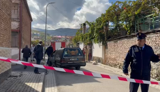 Zjarri në banesën në Maliq, ndërron jetë nëna nga