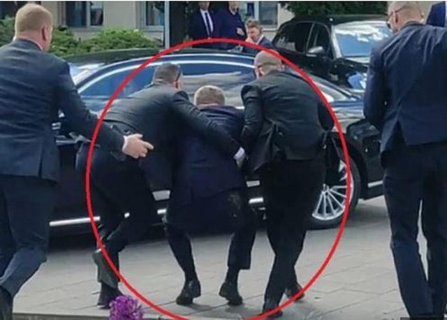 Plagosi në atentat me katër plumba kryeministrin sllovak Robert Fico,