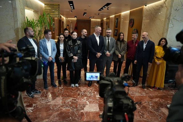 Binaj “ndez motorët” e fushatës, Hasimja zbulon detajet