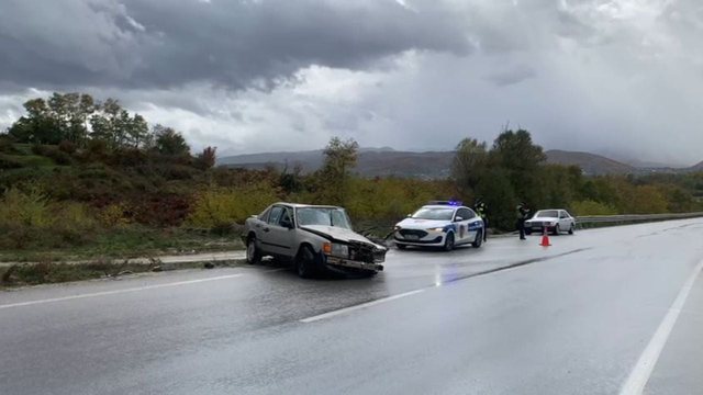 Aksident i rëndë në rrugën e Arbrit, përplasen dy