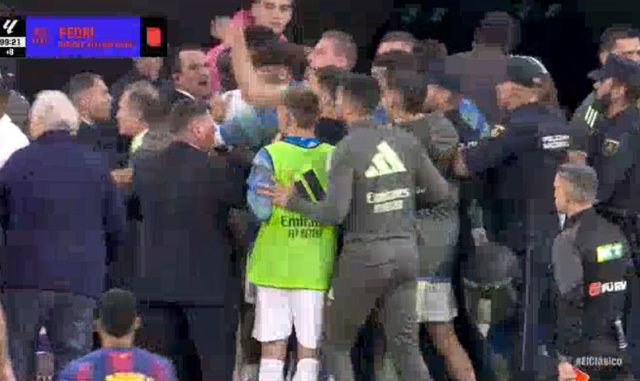 VIDEO/ Ndërhyn edhe policia, sherr masiv te Real Madrid-Barcelona!