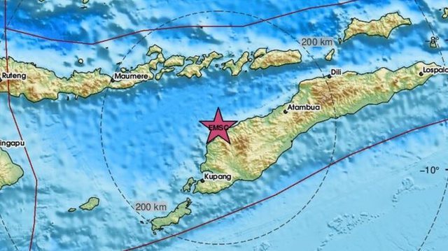 "SHKUNDET" INDONEZIA/ Tërmeti i fuqishëm 6,2 ballë