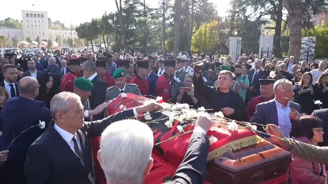 “Dhe tani, fundi është afër…”, Fatos Nanos i