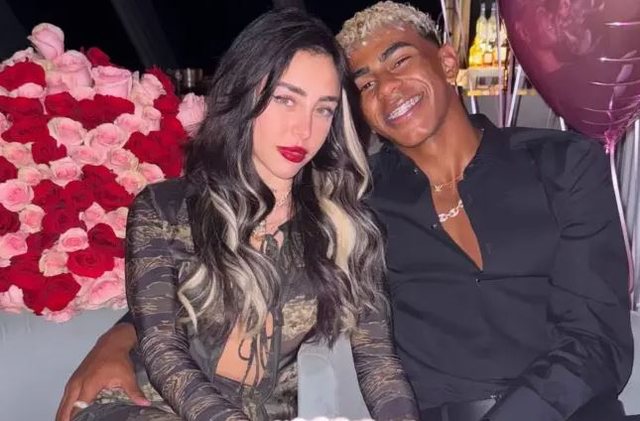 U nda pak ditë më parë nga Lamin Jamal, këngëtaren e