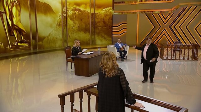 “Pusho se ta futa në shpullë!” Zhyt familjen në kredi