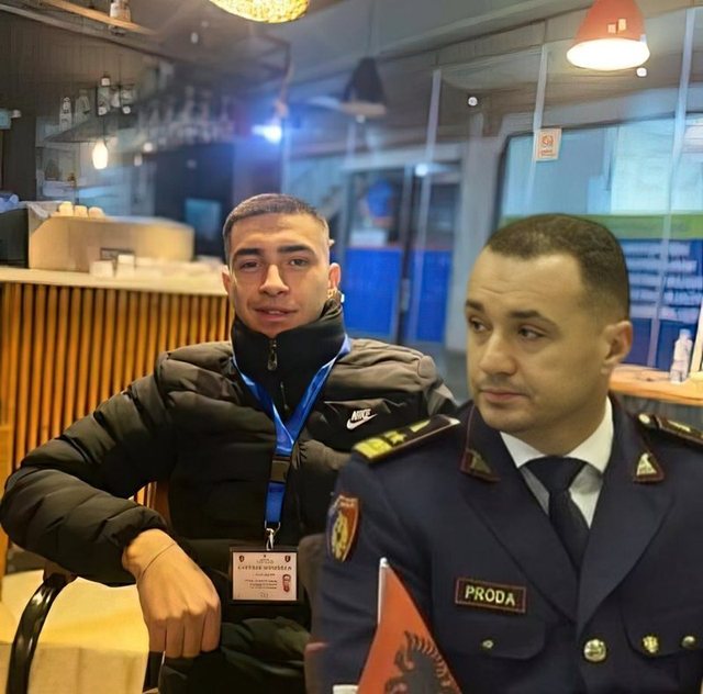 Hiqej si drejtor policie, detaje si u zbulua 20-vjeçari që u jepte