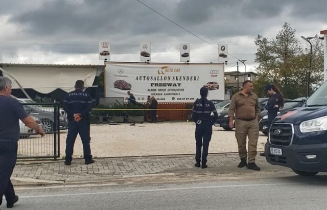 Tritoli në auto-sallonin e makinave me qira në Kuçovë!