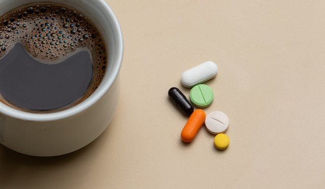 Zbuloni ilaçet që nuk duhet t’i kombinoni kurrë me