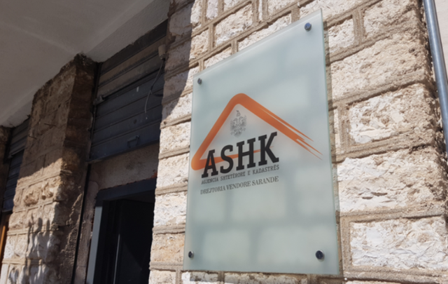 Shkarkohet drejtori i Kadastrës së Sarandës