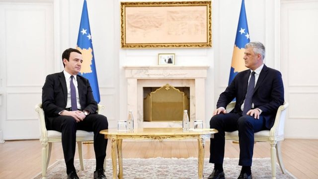 E rrallë! Kurti mbështet Thaçin: S’ka arsye ligjore