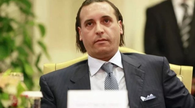 Lirohet pas dhjetë vitesh burgosjeje pa gjyq djali i Muamar Gaddafit! Pagoi