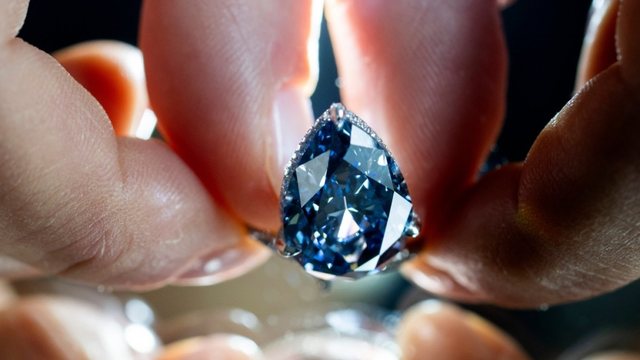 Mellon Blue, diamanti i rrallë blu shitet për 25 milionë