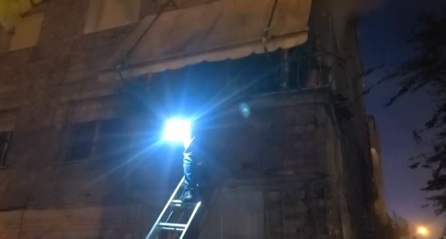 Përfshihet nga flakët një banesë në Vlorë