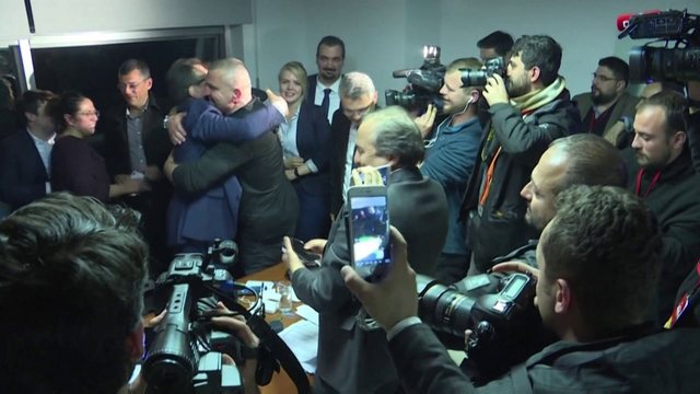 2300 vite burg për rivalin e Erdogan/ ‘Çmendet’