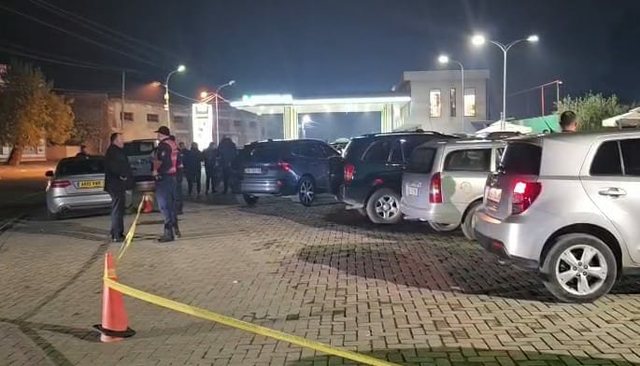 Vrasja e biznesmenit të karburantit në Elbasan, u qëllua me dy