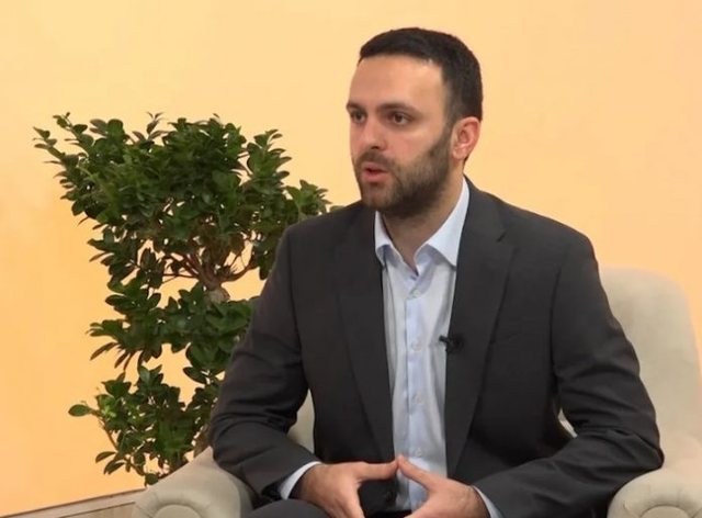 Djali i Jakup Krasniqit p&euml;r gjyqin n&euml; Hag&euml;: Besojm&euml; n&euml;