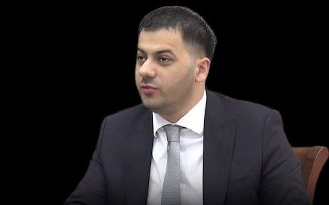 Ergys Agasi fut në sherr dy gazetaret dhe Policinë!