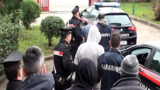 Krer&euml;t e band&euml;s, dy shqiptar&euml;! &Ccedil;montimi i grupit t&euml;