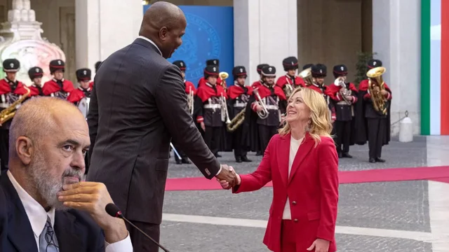 Ia kalon dhe Ram&euml;s? Reagimi EPIK i Giorgia Melonit kur takoi presidentin e