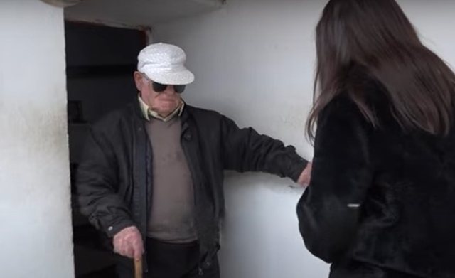 Drama e 87-vjeçarit të verbër në Përrenjas/ Shteti e