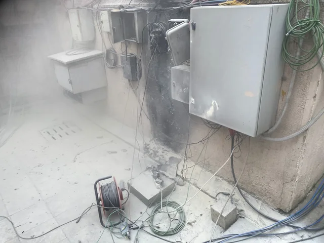 KAOS brenda dhe jashtë Kuvendit! Përfshihen nga ZJARRI fibrat e