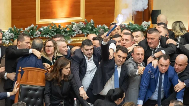 Kuvendi vendos për përjashtimin e deputetëve të PD