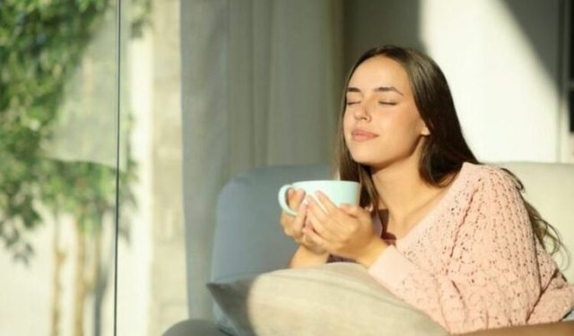 Kafeja me stomak bosh, e d&euml;mshme apo mit?