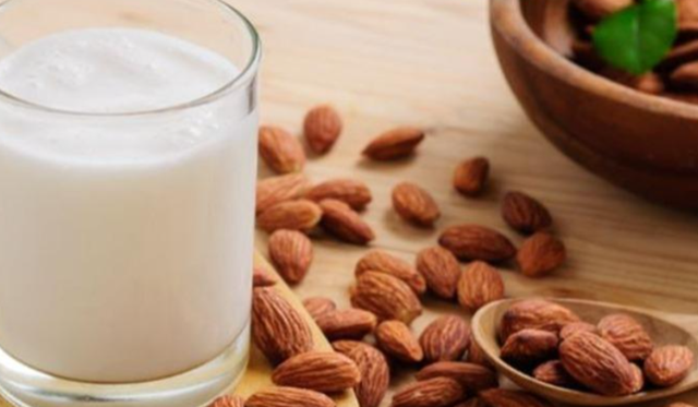 Nga qumështi te vezët, ja cilat janë ushqimet më të