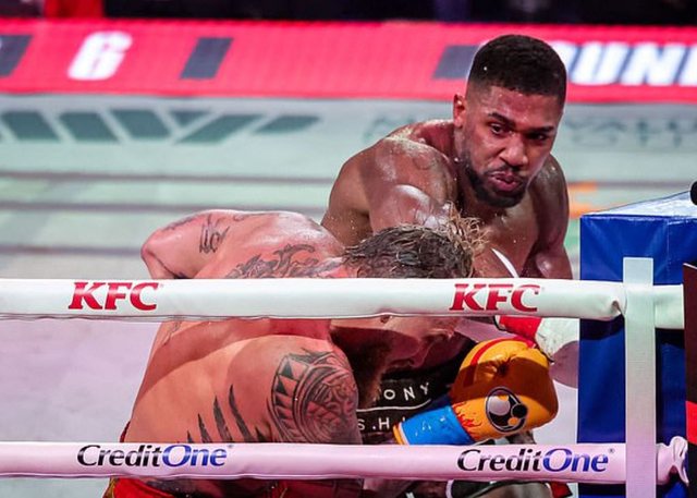 P&euml;rballja spektakolare n&euml; ring shum&euml; pak af&euml;r