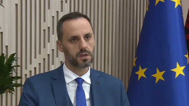 “Nuk zbardh vendimin prej një viti”/ Ministri Lamallari i
