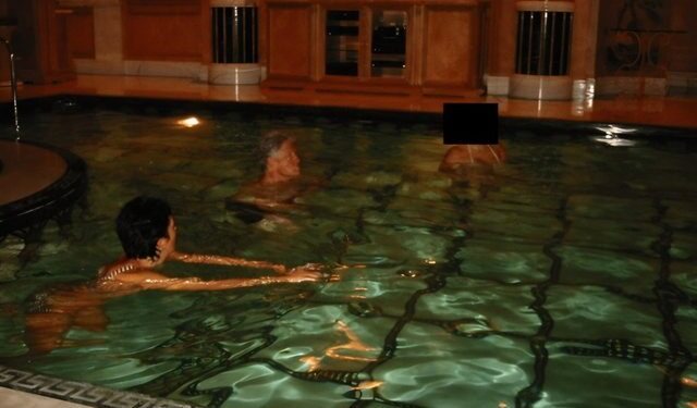 N&euml; dosjet fam&euml;keqe t&euml; Epstein, Bill Clinton shfaqet n&euml;